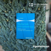 buch-teamarbeit-im-krankenhaus-fachliteratur.jpg In meinem Buch Teamarbeit im Krankenhaus zeige ich, wie interdisziplinäre Zusammenarbeit, Kommunikation und klare Prozesse zu mehr Qualität, Effizienz und Zufriedenheit im Klinikalltag beitragen.